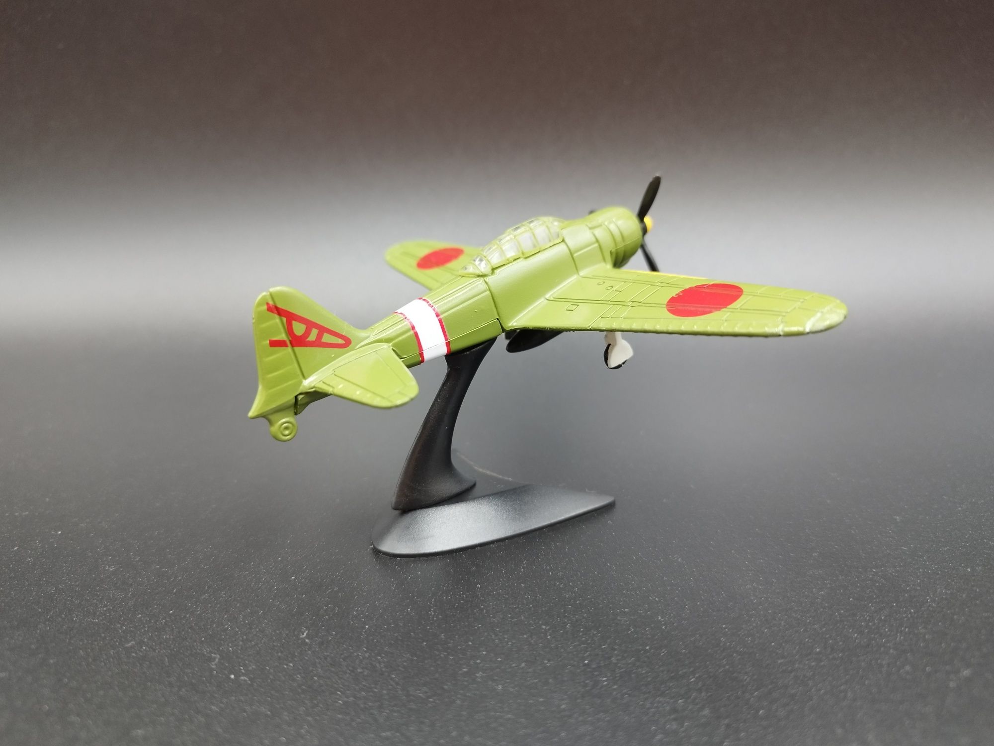 Maisto 1: 100 samolot Mitsubishi A6M2 model Zero Fighter
0