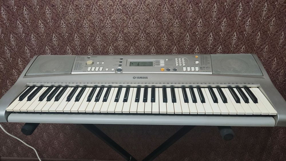 Синтезатор YAMAHA PSR E-303
