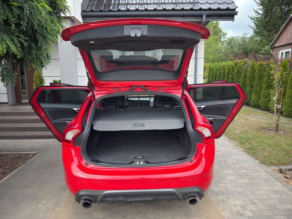 Volvo V60 1.6 T4 180kM R-design manual