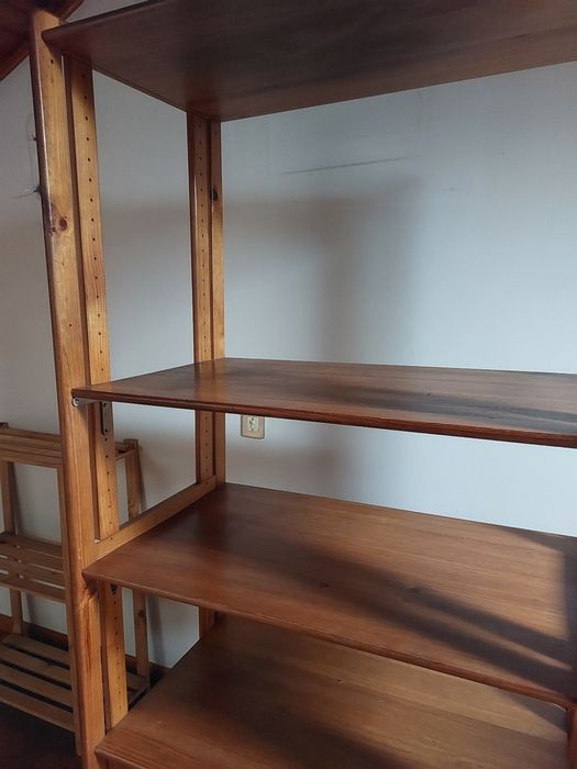 Estante de Prateleiras em madeira cor castanho