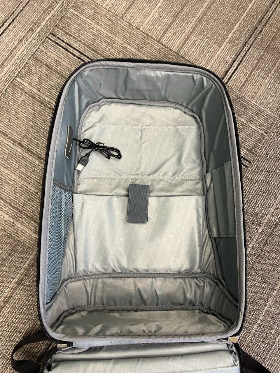 Plecak marki Pierre Delone z zamkiem szyfrowym i USB. Nowy!
