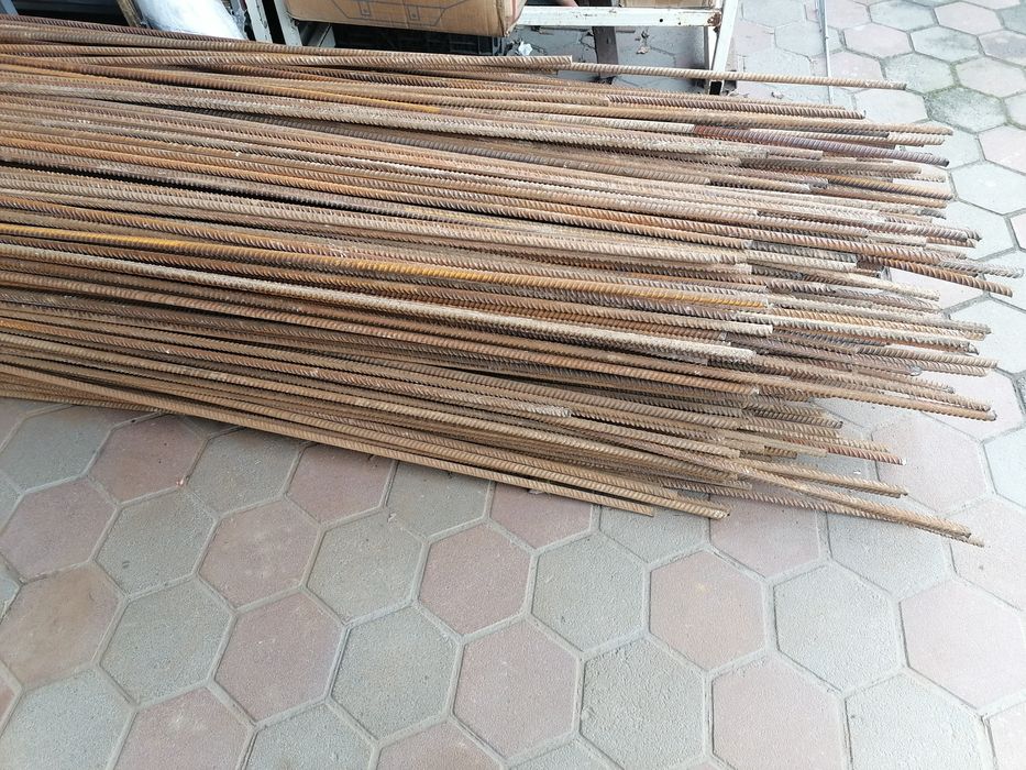 Продам арматуруА400/А500 діаметром 12мм довжина 3м