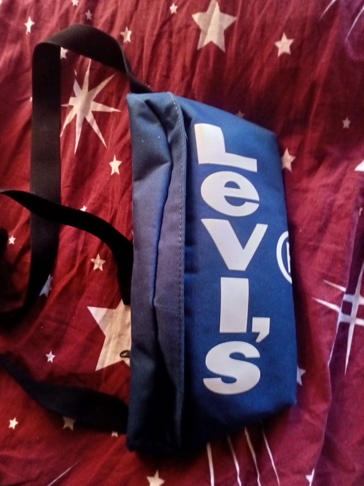 Сумка (бананка)  Levi's, оригинальная, идеальное состояние..