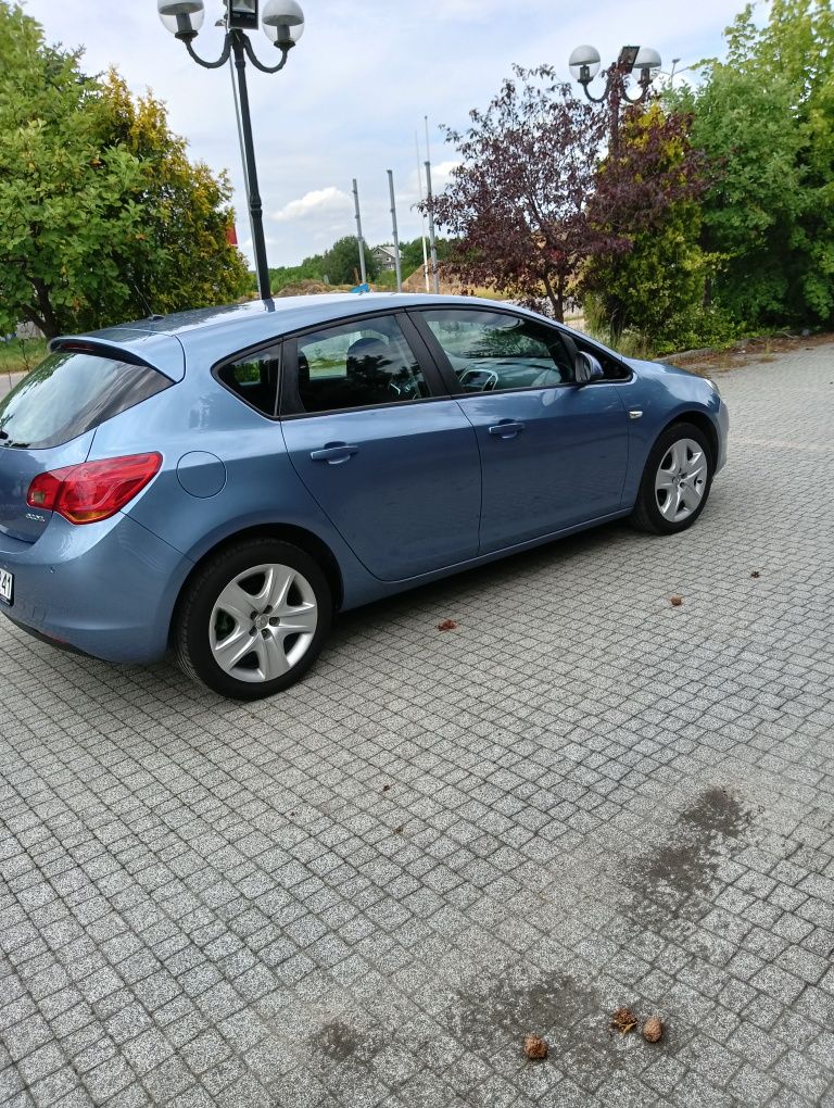 Sprzedam Opel Astra J