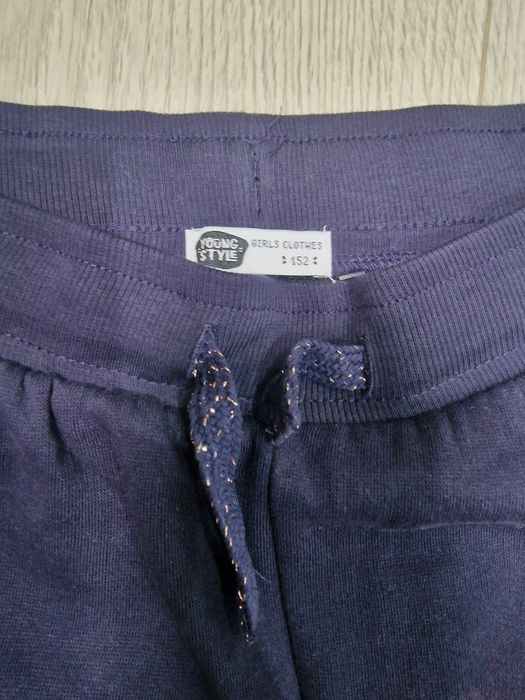 Spodnie granatowe dresowe 152