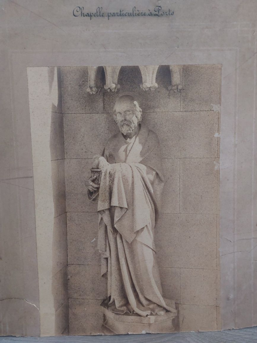 Foto do Sec.XIX numa capela particular no Porto,com um monge?ou padre?
