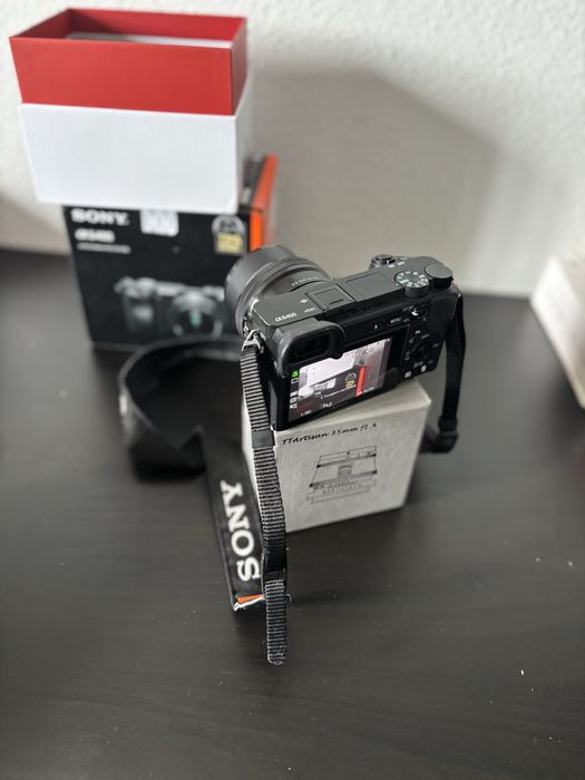 Sony a6400 + 3 objetivas + cartão de memória 256 GB