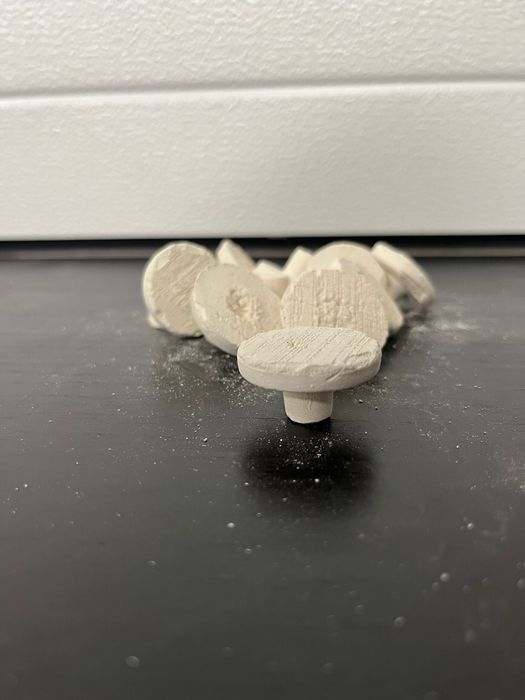 Podstawki ceramiczne z nozka