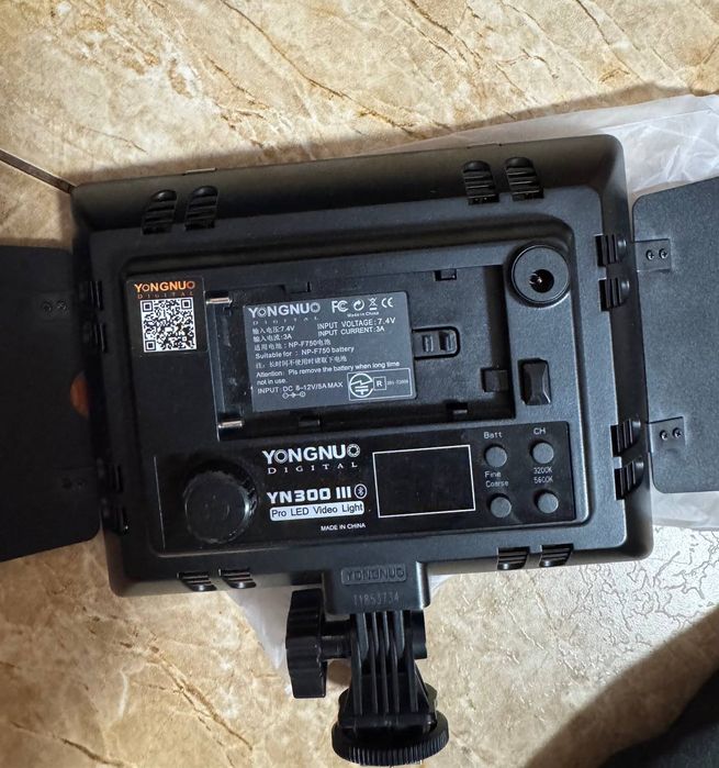 Відеосвітло Yongnuo YN-300 III блок живлення від мережі 220В + штатив