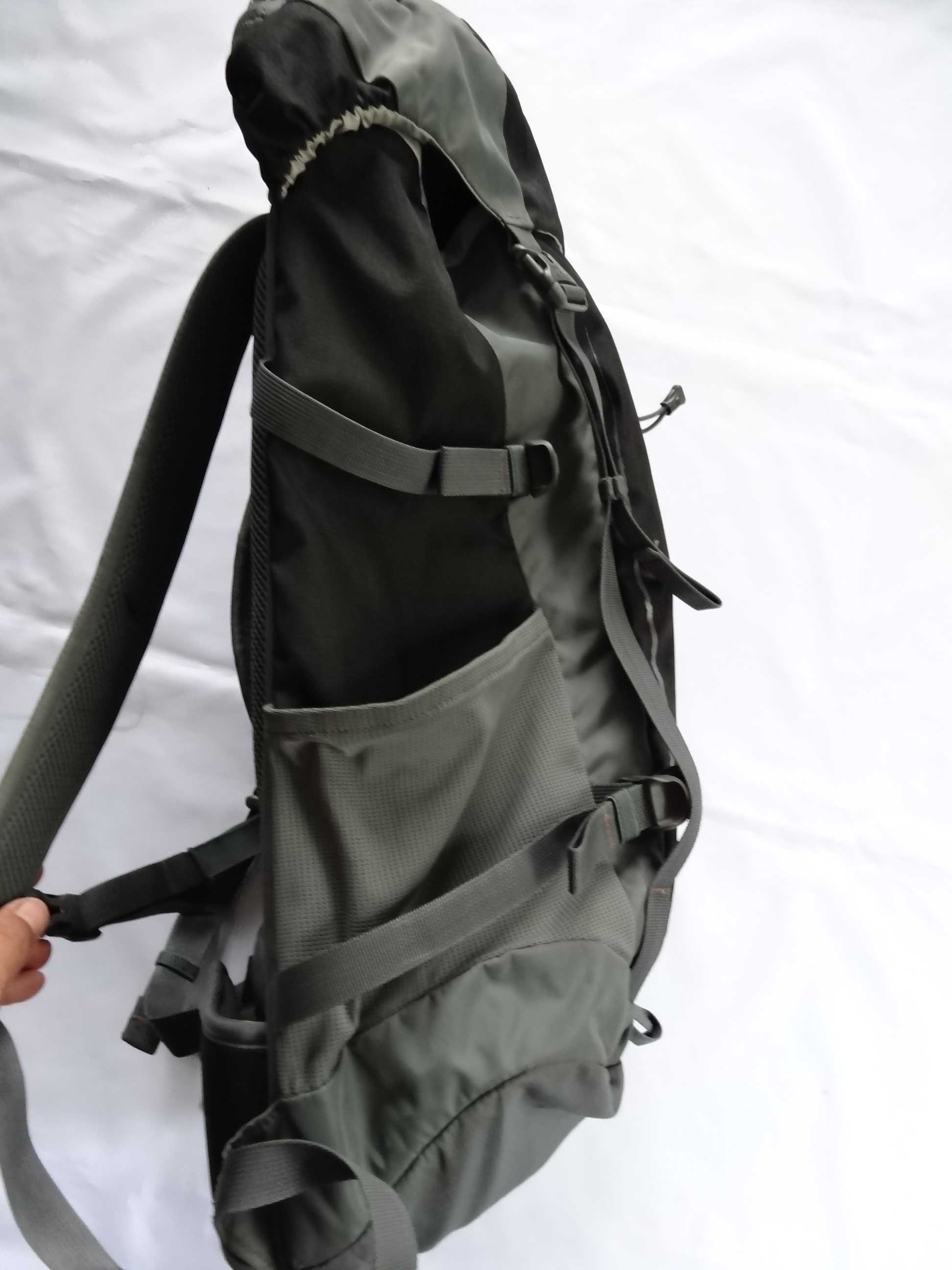 Plecak KARRIMOR KODIAK 30 Pokrowiec przeciwdeszczowy