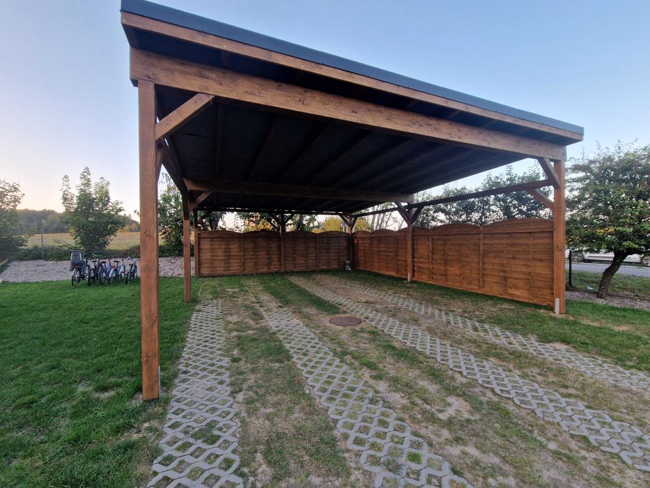 Zadaszenie tarasu, wiata postojowa, konstrukcja drewniana, pergola