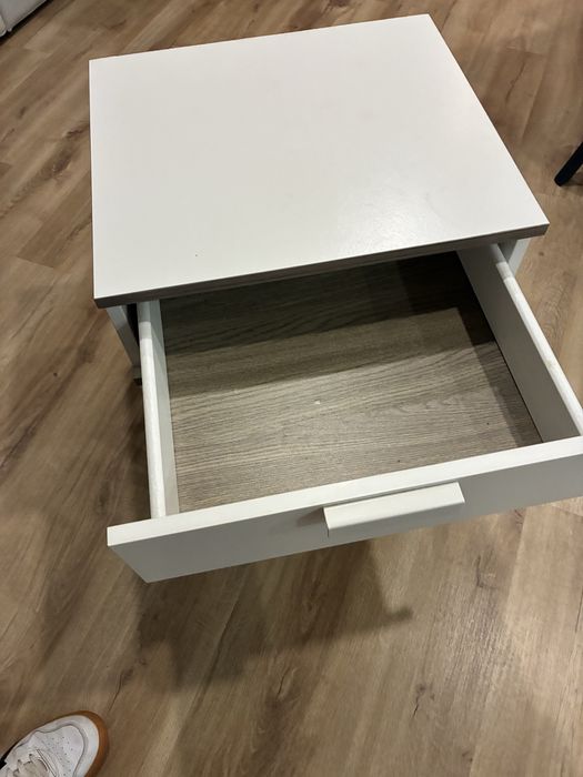 Mesa de cabeceira IKEA