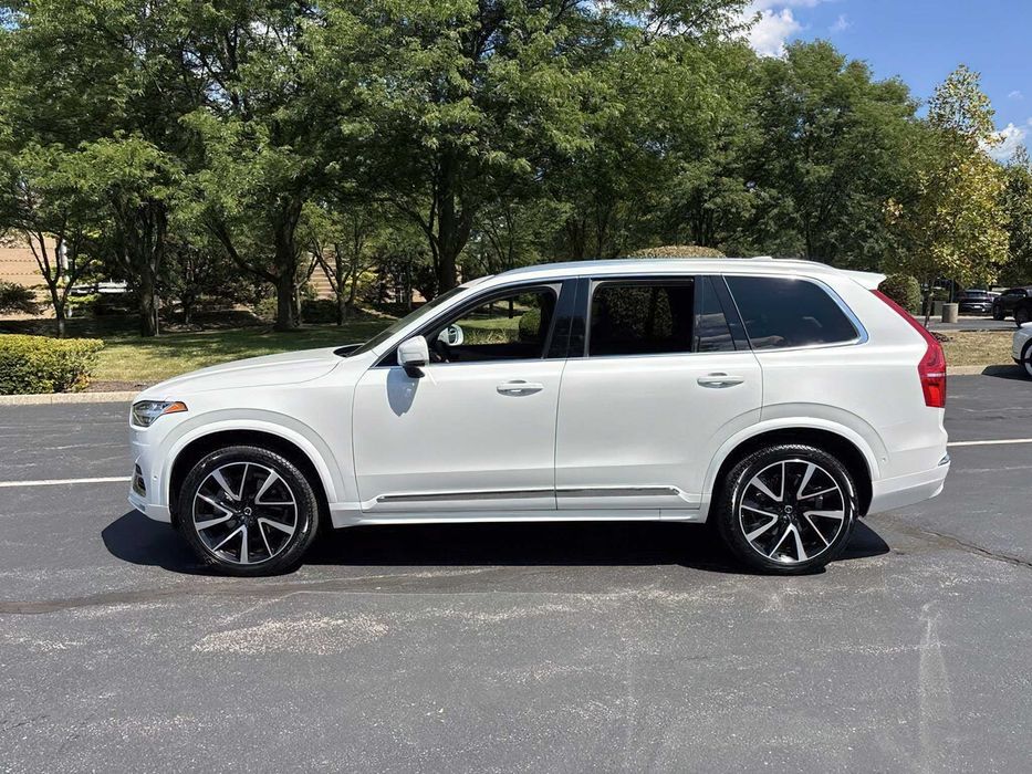 Volvo XC90      2023