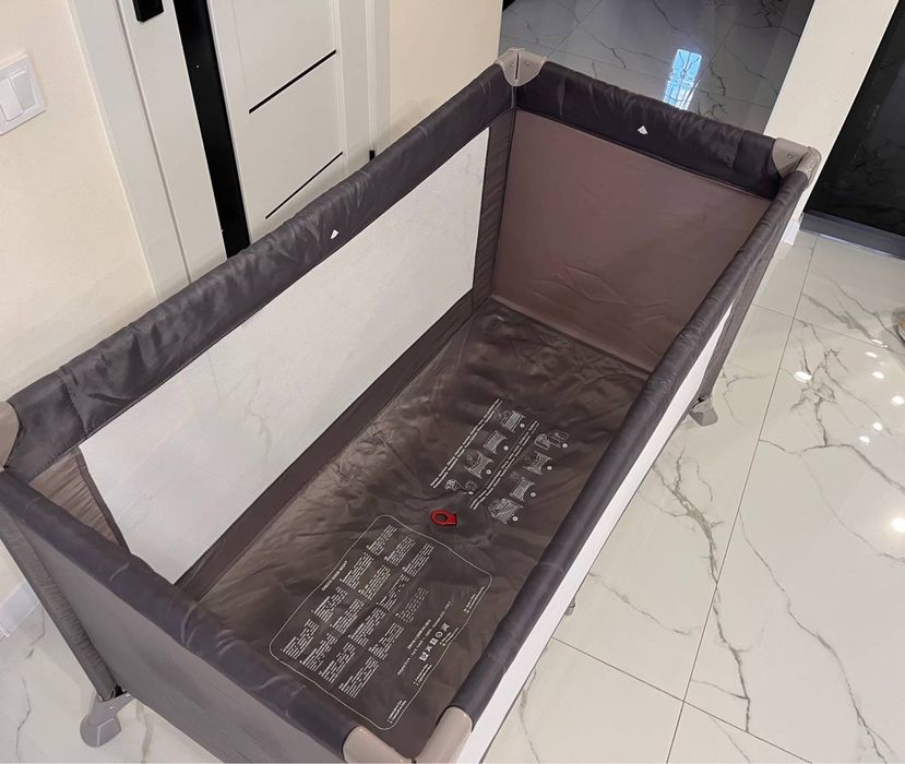 Розкладне туристичне ліжко від Chicco