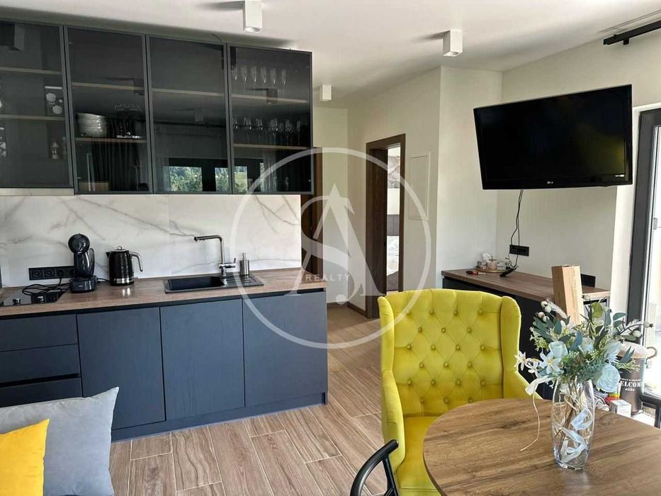 Сучасний будинок в котеджному містечку в Карпатах Славське (Славсько)