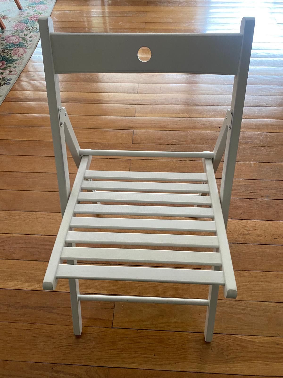 Mesa Ikea asas rebativeis + 2 cadeiras