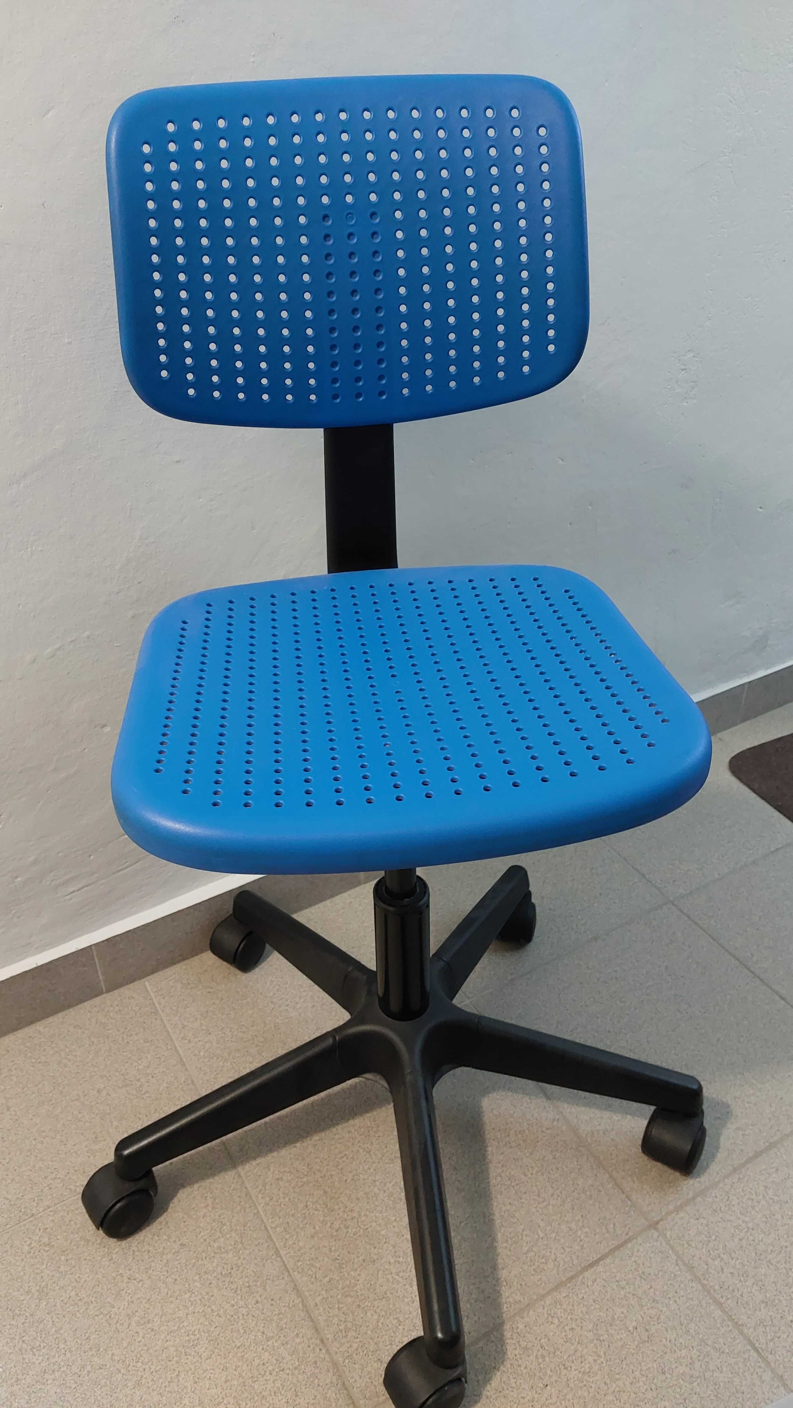 Krzesło biurkowe dla dzieci IKEA ALRIK niebieskie