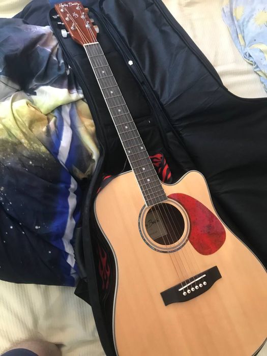 Продам електро акустичну гітару !