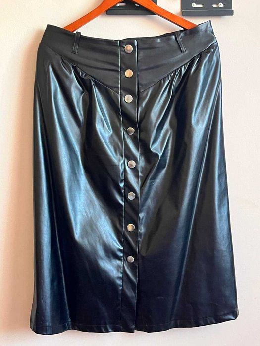 кожаная юбка с топом