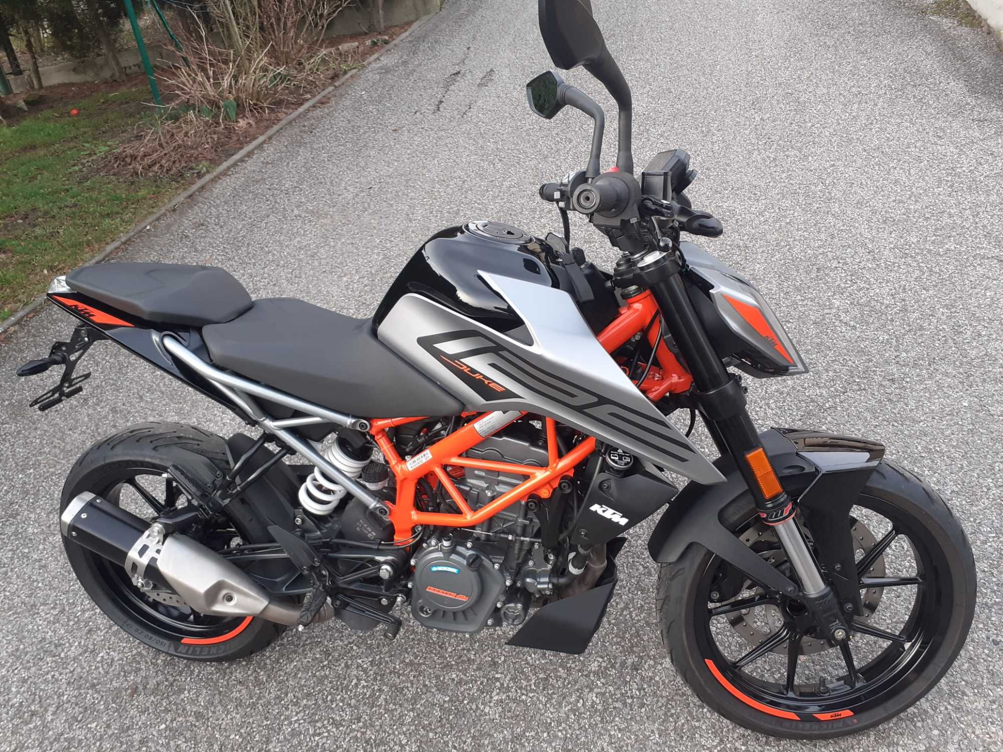 motor jak nowy w rozsądnej cenie  KTM 125 duke rocznik 2023 z Niemiec