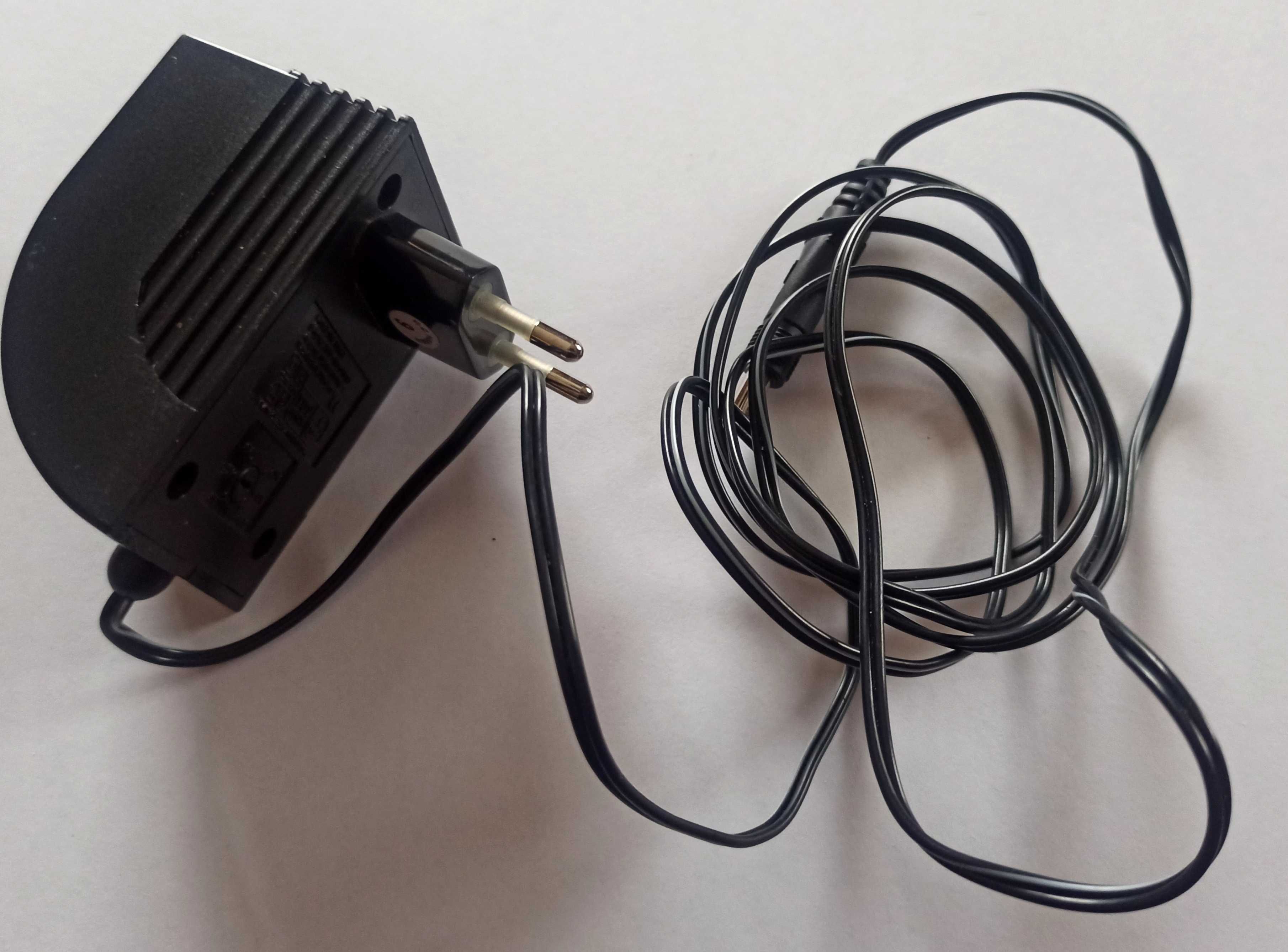 Zasilacz uniwersalny Vivanco Output 3/4,5/6/7,5/9/12V -300mA