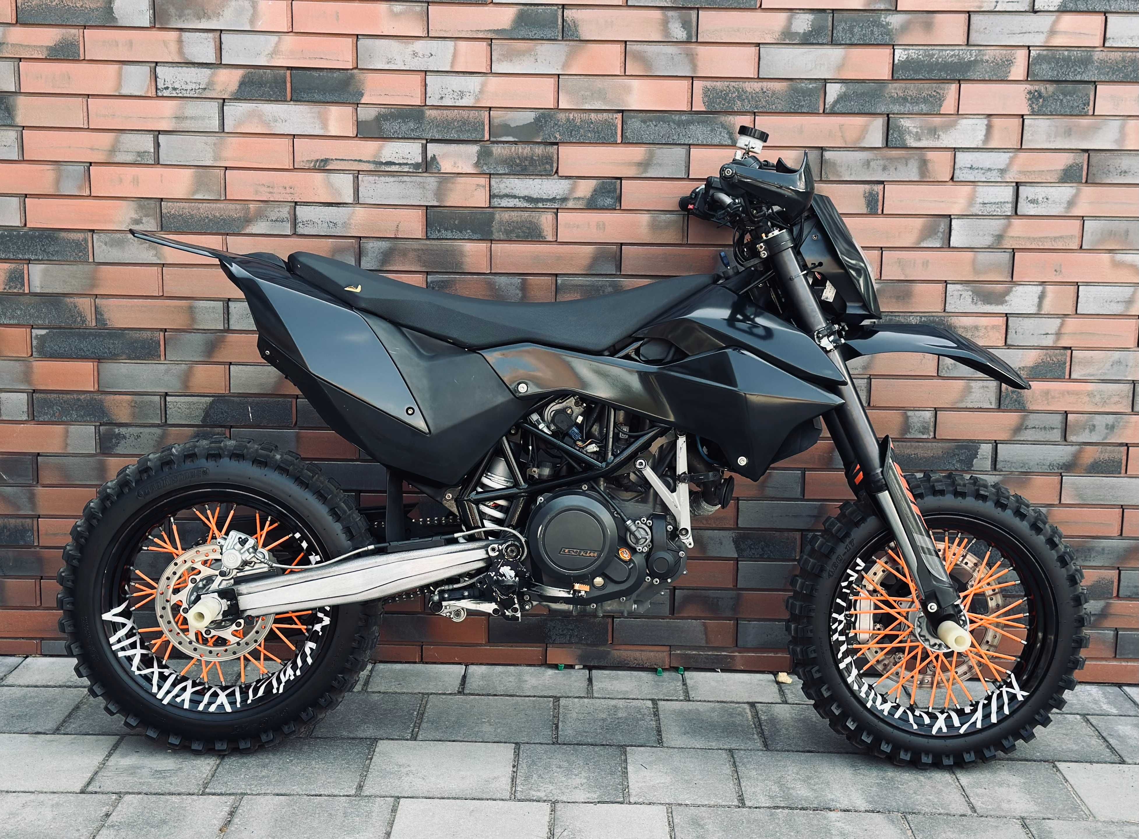 KTM SMC 690 R / Husqvarna 701 /