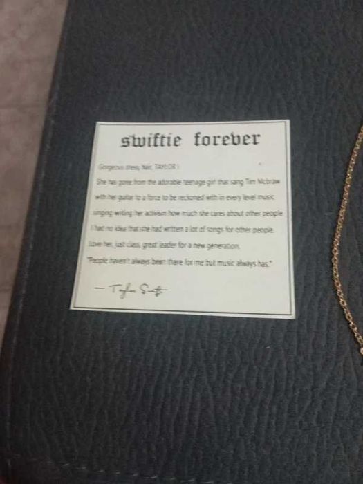 Colar Taylor Swift Dourado - Anthero