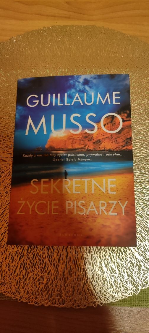 Książka Sekretne Życie Pisarzy- Musso