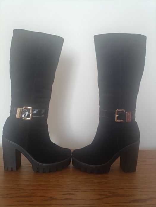 Жіночі зимові замшеві чоботи 39 розмір