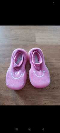 Skarpetki buciki z gumową podeszwą różowe rozmiar 19
