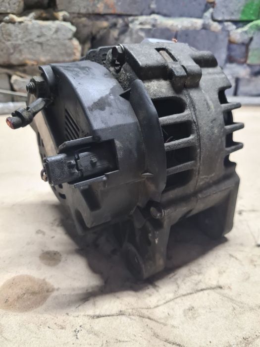 Генератор Renault Trafic Vivaro Megane Scenic Laguna Kango 8200495305