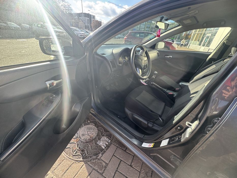 Toyota Corolla 1.3 бензин 2010рік