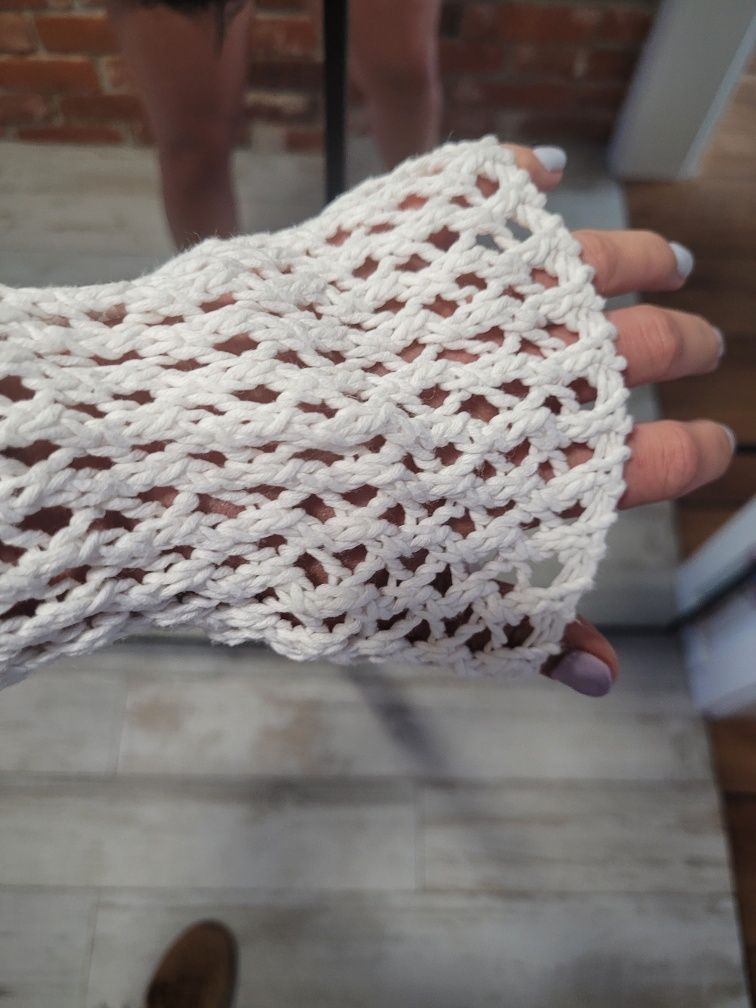 Biały lniany ażurowy sweter boho H&M