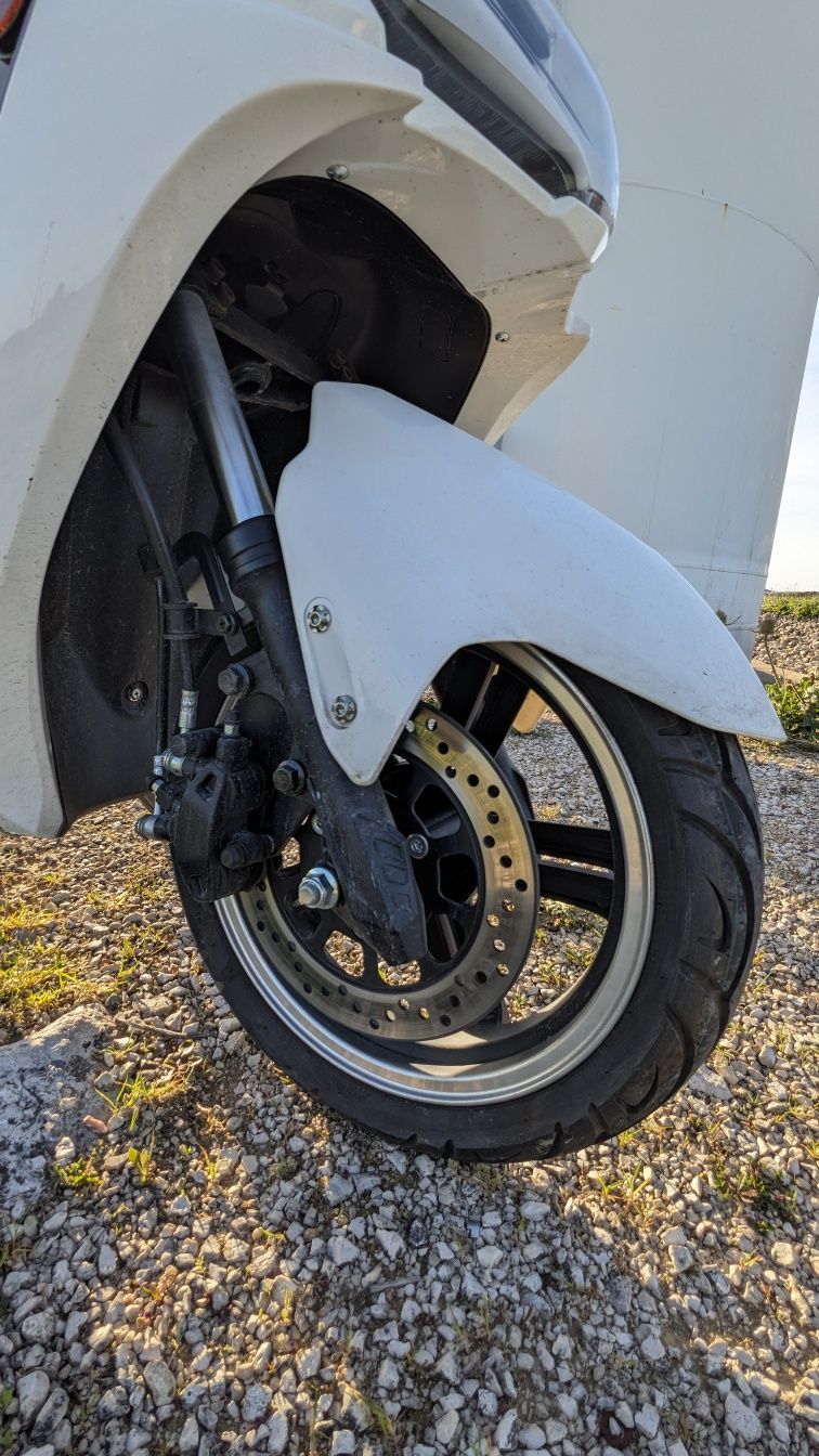 Scooter elétrica 72v 1500w semi nova matriculada