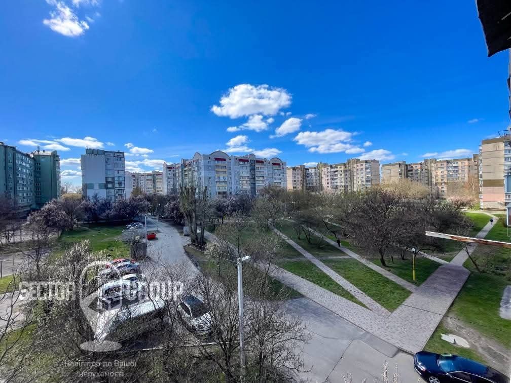 На в'їзді в місто  після ремонту біля Екомаркета