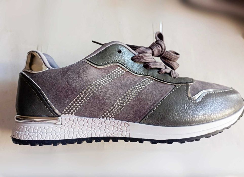 Кроссовки (кеды) белые, серые