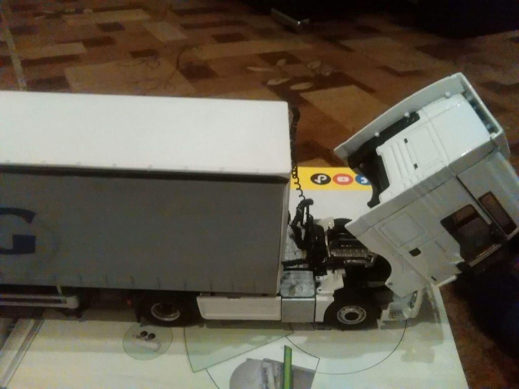 Model ciężarówka MAN TGX 1:50 + naczepa firanka TiR