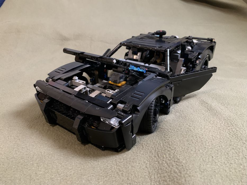 Конструктор LEGO Technic 42127 Batman Batmobile