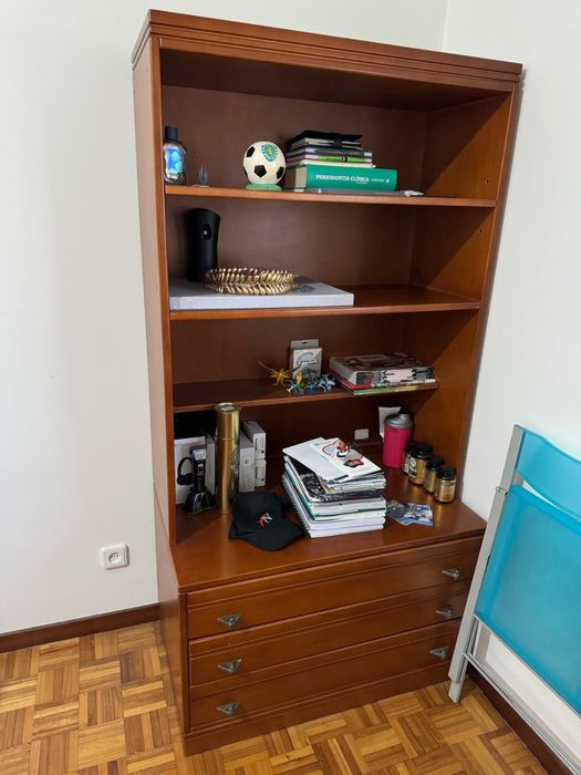 Comoda e estante em madeira de cerejeira