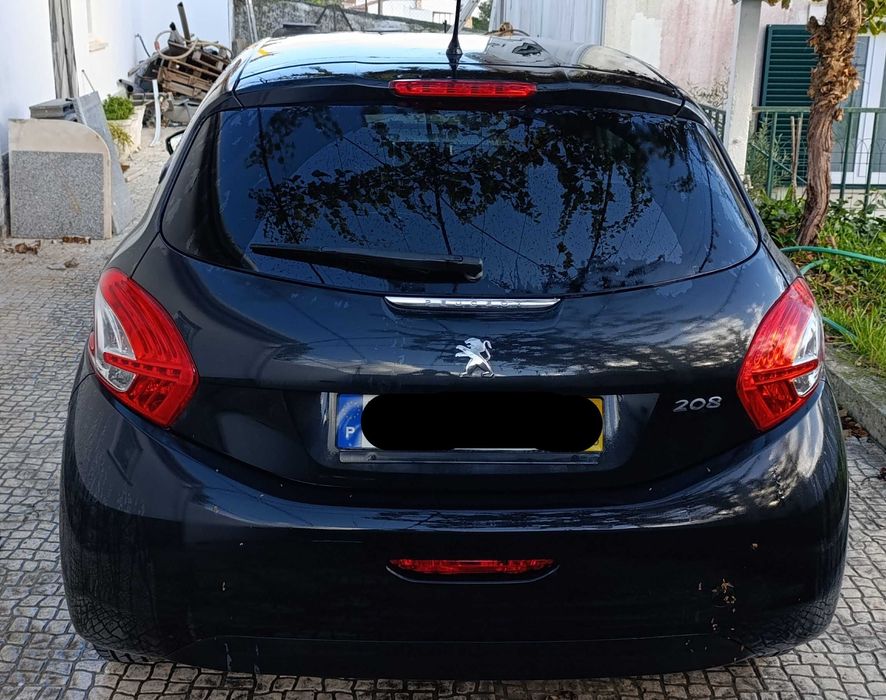 Peugeot 208 1.6 HDi (2012)