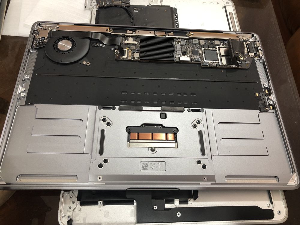 a1932 macbook lcd екран топкейс тачрад батарея