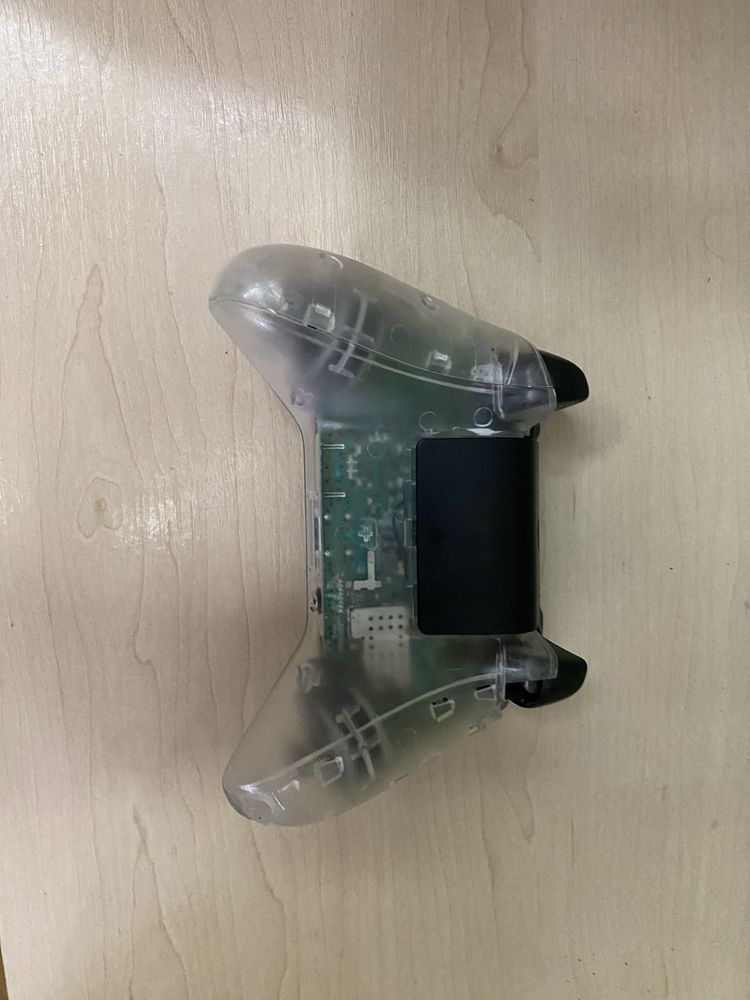 Xbox One S 500 GB + GTA V, FIFA 24, геймпад без кришки