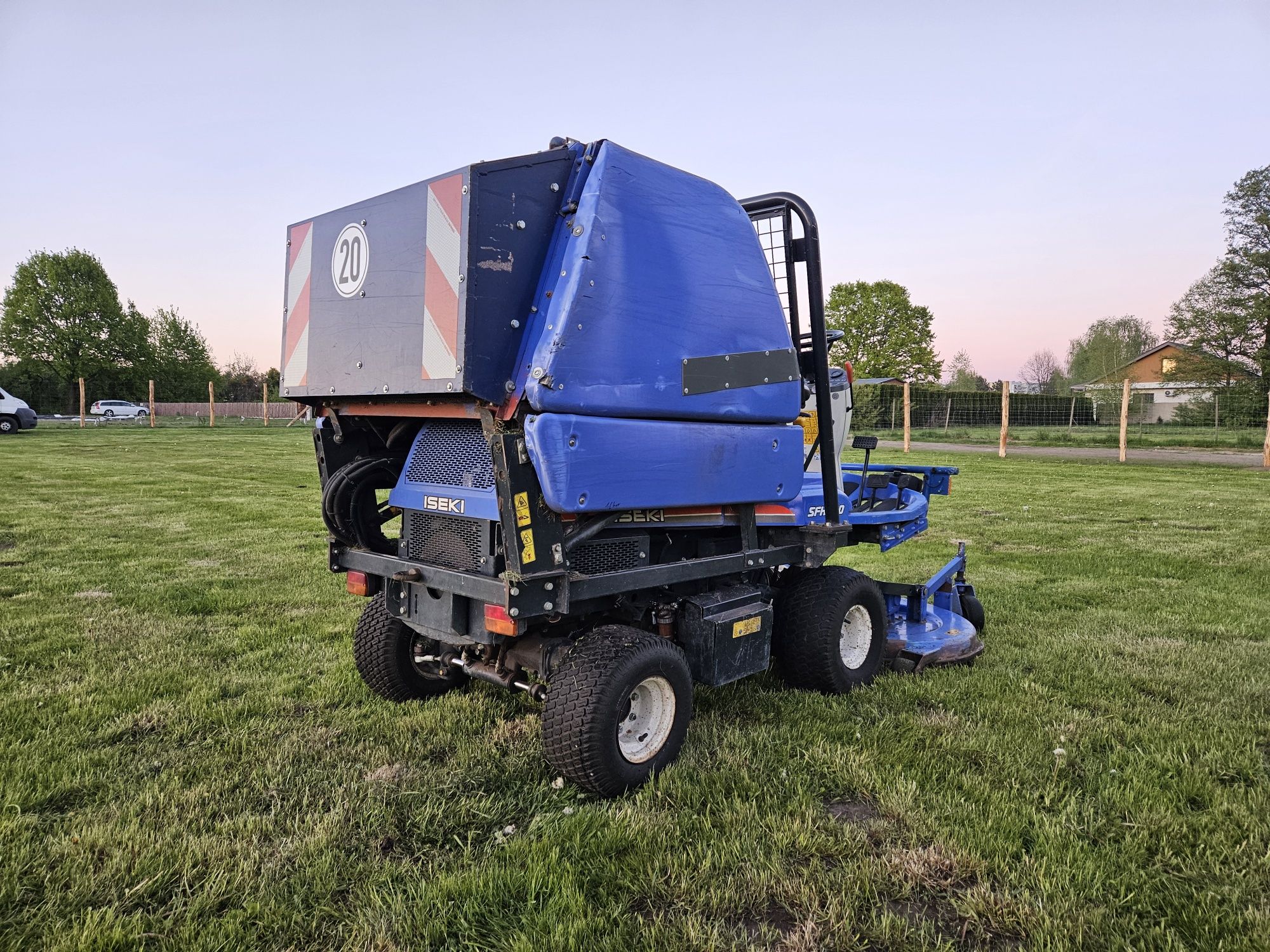 Iseki SFH240 kosiarka traktorek komunalny kosz 4WD 2014 górny wysyp