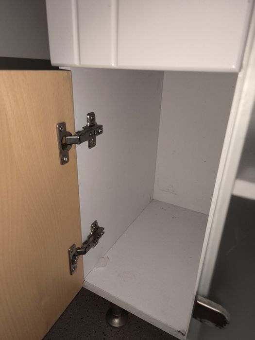 Dois móveis de casa de banho