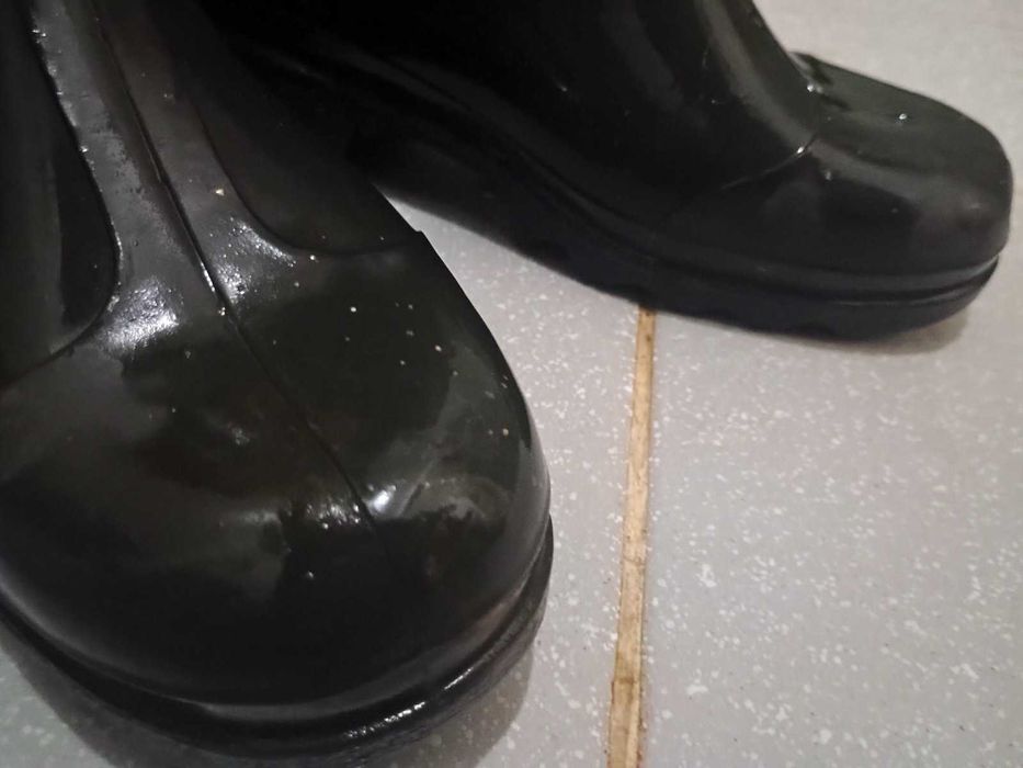 Чоловічі гумові чоботи. Надійні потужні величні і майже нові