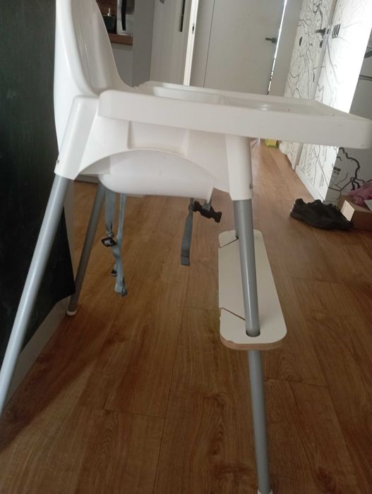 Krzesełko antilop z podnóżkiem