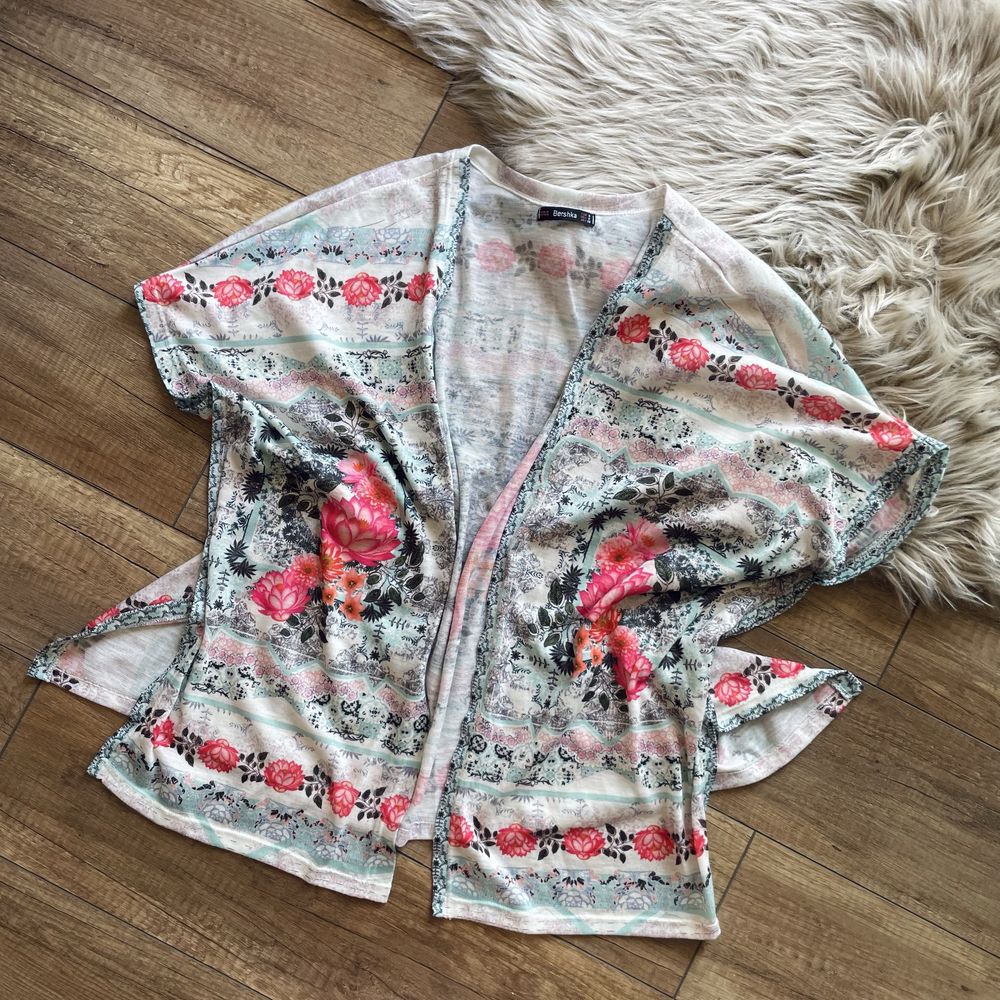 bershka kimono letnie plażowe pareo ponczo narzutka boho s wakacje