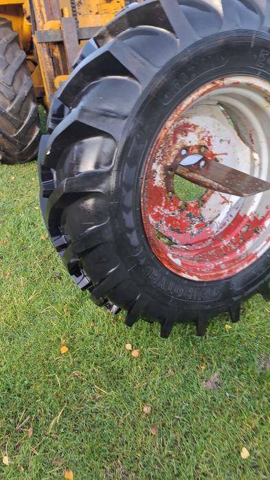 Opona 16.9 r 30 z felgą