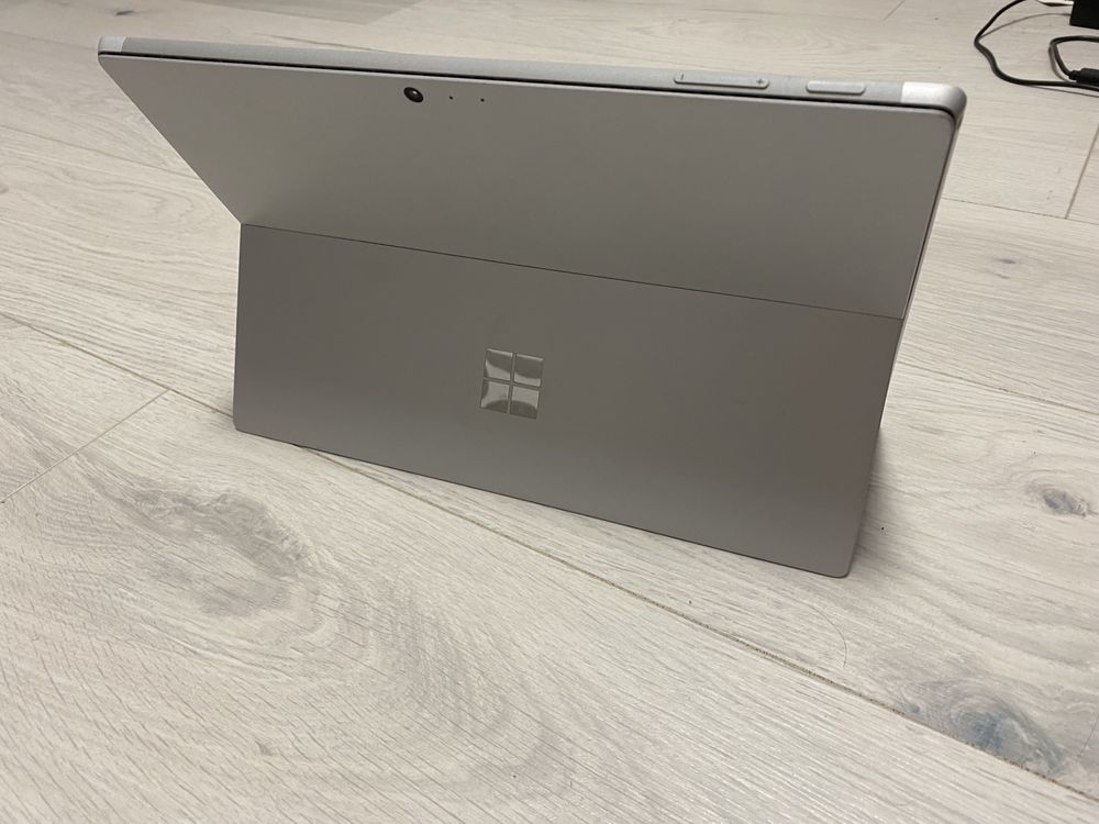 surface pro model 1796 i5