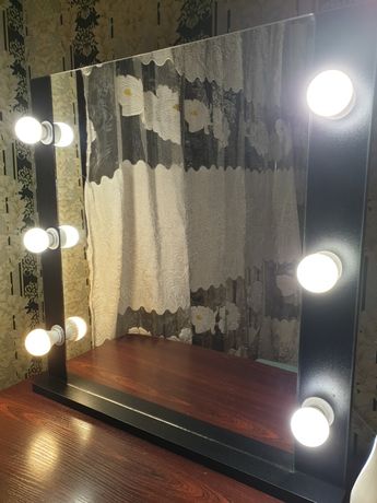 Зеркало гримерное с подсветкой